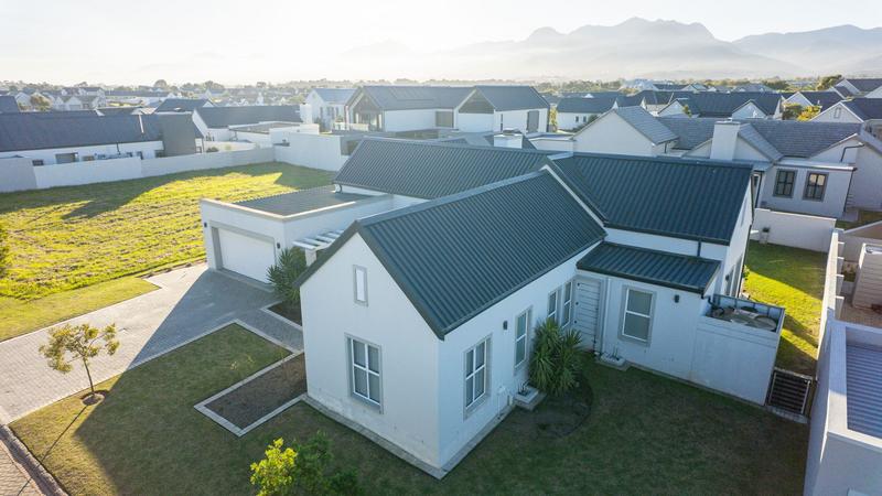 4 Bedroom Property for Sale in Kingswood Golf Estate Western Cape